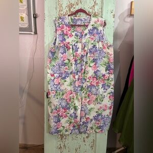 Floral Sleeveless button down robe